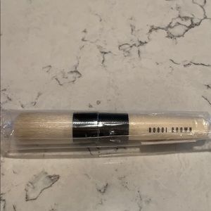 Bobbi Brown travel size makeup brush